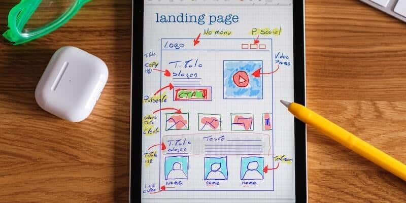 sketching-custom-design-landing-page-on-tablet